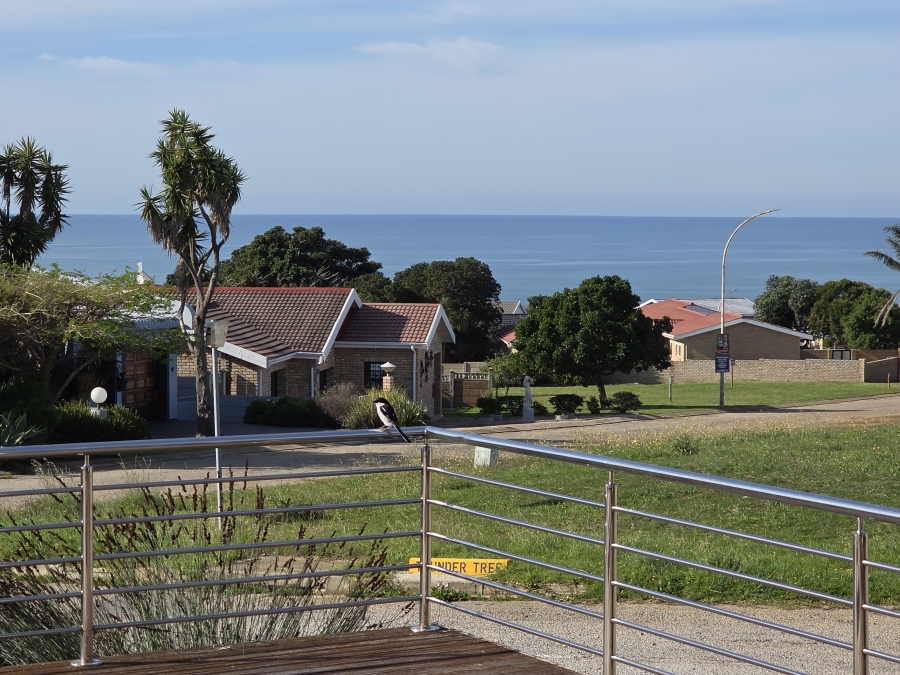 3 Bedroom Property for Sale in Wavecrest Eastern Cape